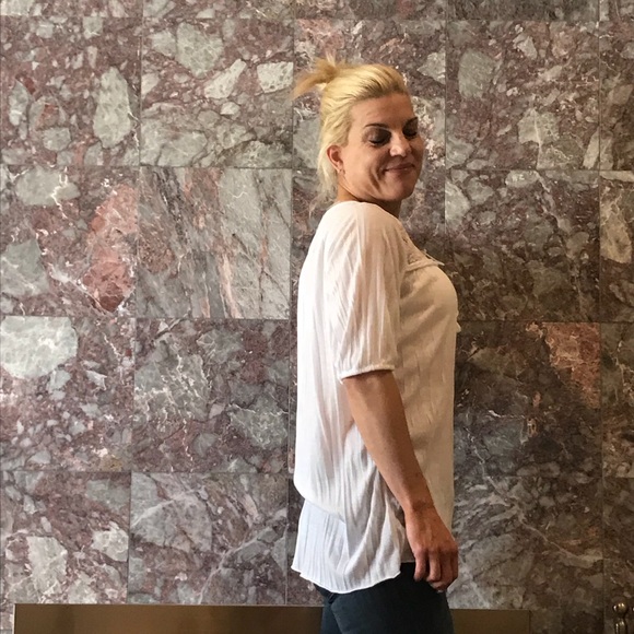 White French laundry top πsale π - Picture 6 of 8